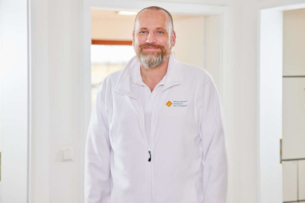 Gregor Schalhorn Facharzt für Anästhesie und Notfallmedizin, Weiterbildungsassistent für Allgemeinmedizin