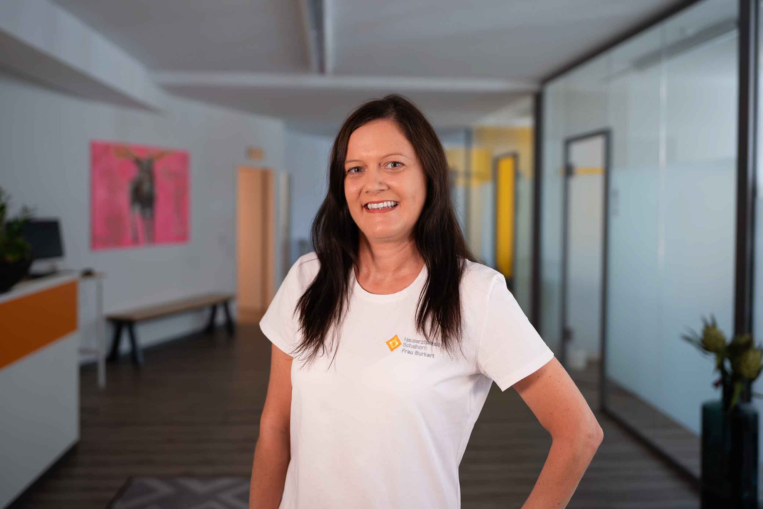 Anette Burkart – Pflegefachkraft, Arbeitsbereich Hausbesuche, Kooperation Pflegeheime, Wundexpertin anette-burkart-hausarztpraxis-schalhorn